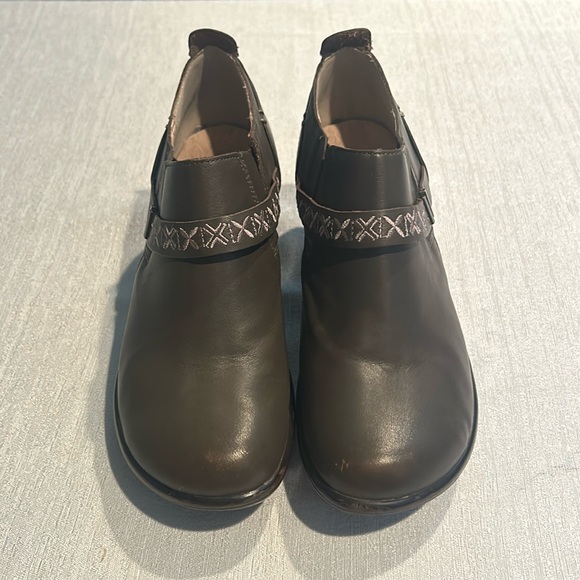 Jambu Shoes - Jambu Wedge Brown Platform Comfort Clogs
